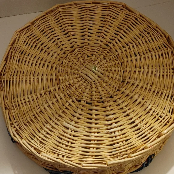 Wicker chip and dip serving basket - Picture 4 of 7